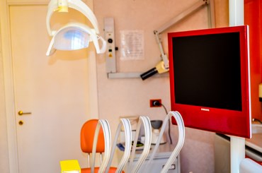 Display LCD Studio Dentistico Sacripante di Teramo e Cermignano